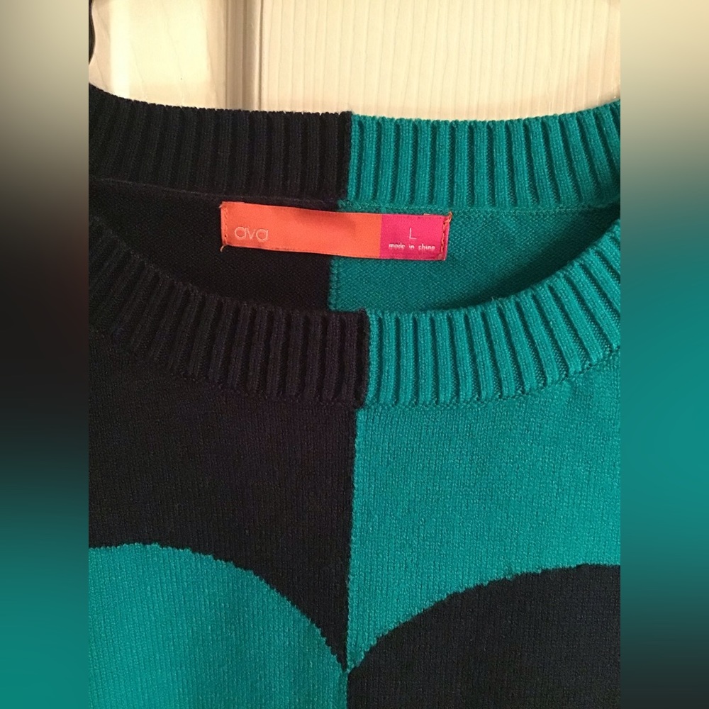 * Ava 2 tone heart long sleeve large sweater 38” bust - Picture 2 of 5
